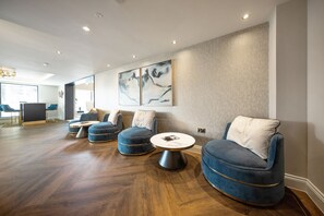 Lobby - 30% OFF Monthly Relocations OR Business 2 Bed Apt- St Martins Place l Free- WIFI (Birmingham)