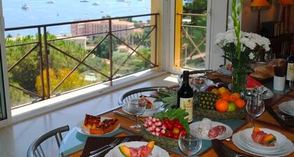 Splendide villa avec piscine chauffée et vue mer, à 8mn du village et des plages