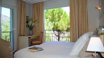 4 Schlafzimmer, Zimmersafe, Schreibtisch, Bügeleisen/Bügelbrett