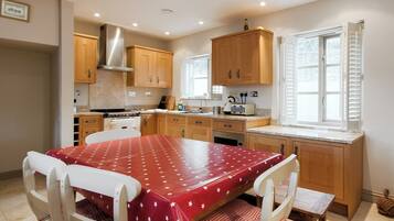 Dishwasher, cookware/dishes/utensils