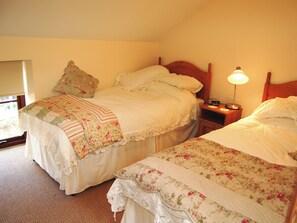 2 عدّة غرف نوم وواي فاي مجانًا وملاءات أسرّة