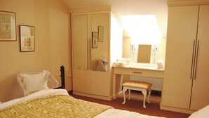 2 bedrooms, free WiFi, bed sheets - 2 bedroom accommodation in Melmerby (Melmerby)