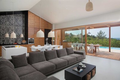 Awarded Design Villa Olea, Luxury Villa with heated pool & Seaview