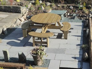 Outdoor dining - 2 bedroom accommodation in Troutbeck Bridge (Troutbeck Bridge)