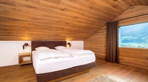 4 chambres, coffres-forts dans les chambres, fer et planche à repasser