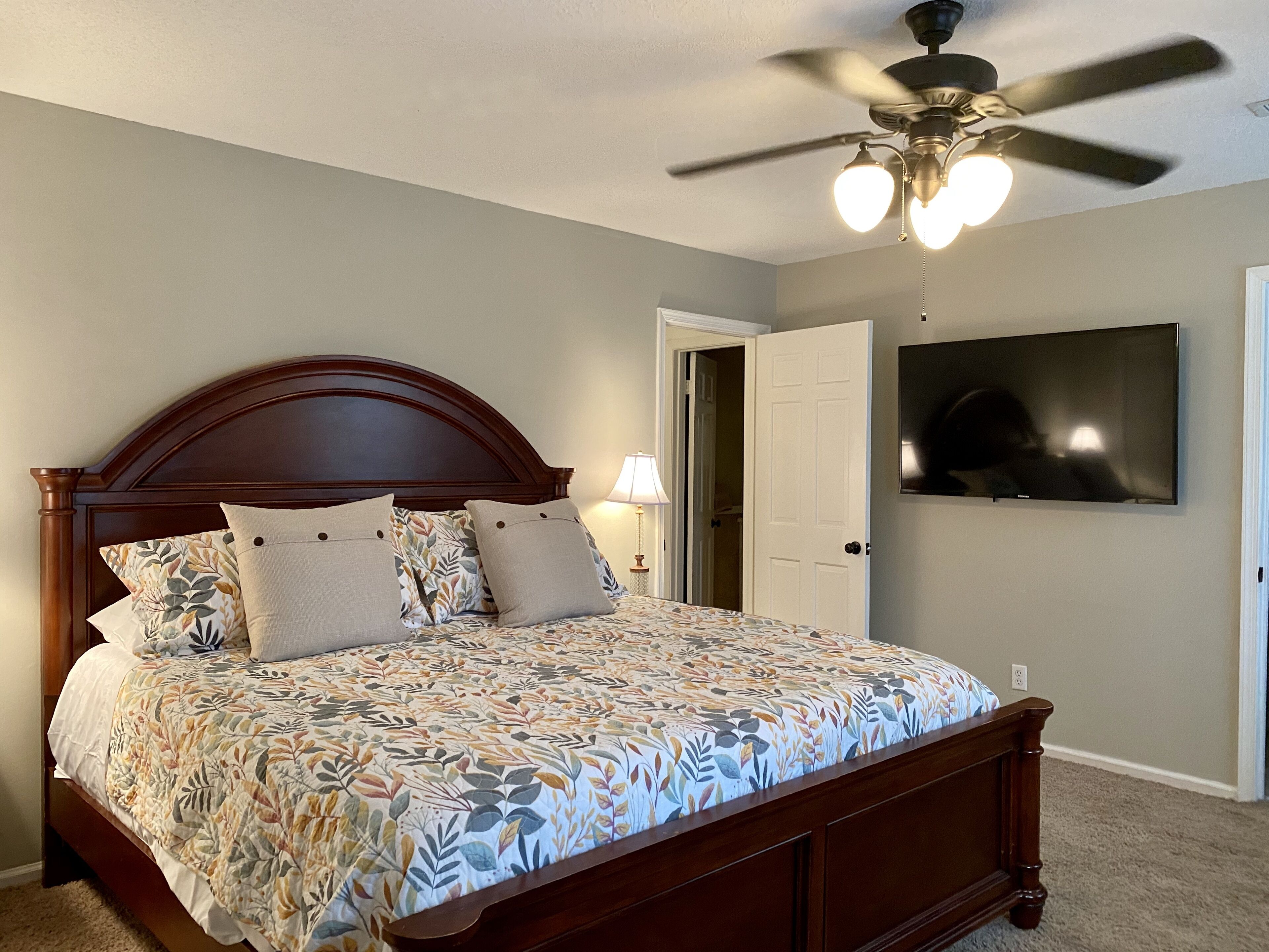 3 habitaciones, escritorio, tabla de planchar con plancha y wifi gratis 