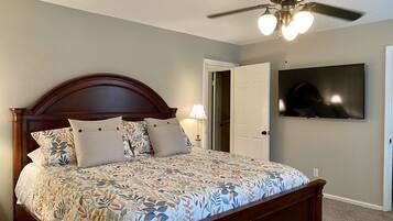 3 室のベッドルーム、デスク、アイロン / アイロン台、WiFi (無料)