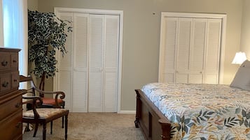 3 bedrooms, desk, iron/ironing board, free WiFi