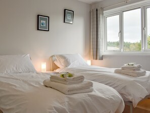 3 quartos, Wi-Fi de cortesia, roupa de cama