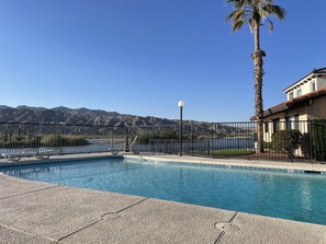 Piscine couverte, piscine extérieure