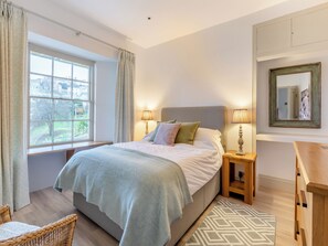 5 室のベッドルーム、WiFi (無料)、ベッドシーツ