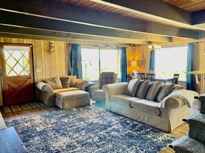 Smart TV, fireplace - fully fenced Dog yard - Overlooking the Copalis River -  (Copalis Beach)