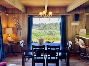 Dining - fully fenced Dog yard - Overlooking the Copalis River - (Copalis Beach)