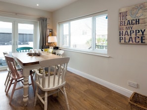 Dining - 2 bedroom accommodation in Island Street (Island Street)