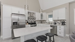 Refrigerador, microondas, horno, placa de cocina