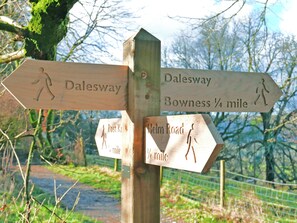 Property grounds - 2 bedroom accommodation in Windermere (Windermere)