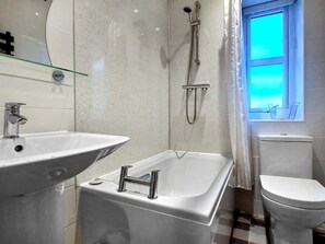 Bathroom - 2 bedroom accommodation in Windermere (Windermere)