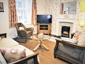 TV - 2 bedroom accommodation in Windermere (Windermere)