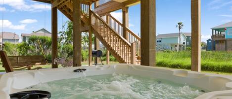 Outdoor spa tub