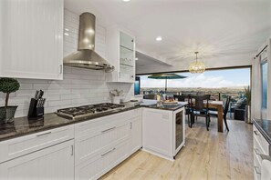 Fridge, microwave, oven, stovetop - The California - Indulge in San Diego luxury (San Diego)