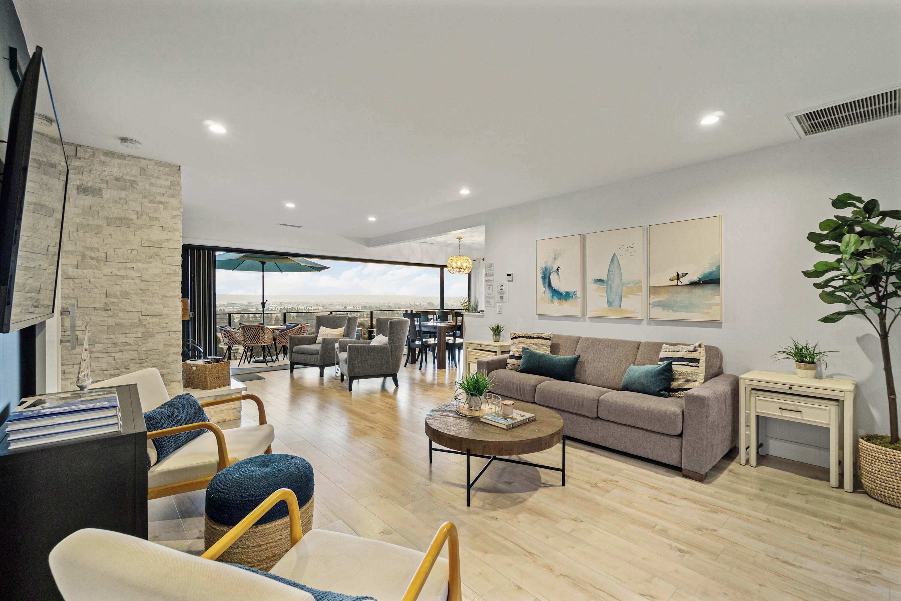 Télévision, cheminée