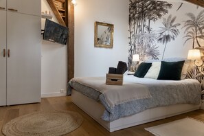 3 bedrooms, desk, free WiFi, bed sheets
