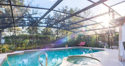 Quiet Oasis in Lovely Neighborhood