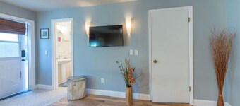 Quiet Oasis in Lovely Neighborhood