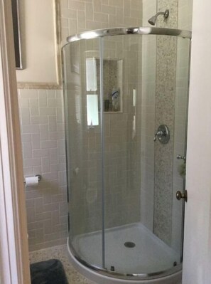 Shower, hair dryer, towels, soap - Quiet Oasis in Lovely Neighborhood (Orlando)