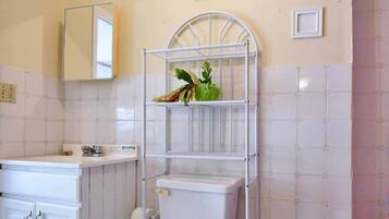 Badewanne, Handtücher, Toilettenpapier