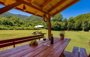 تناول الطعام بالخارج