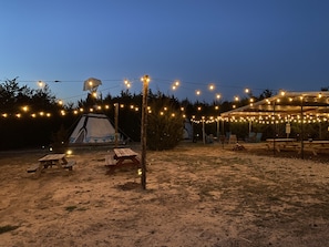 Outdoor dining - The Arrowhead Tipi Resort - Spirit Warriors - Nomadic Tipis on Lake Tawakoni (Wills Point)