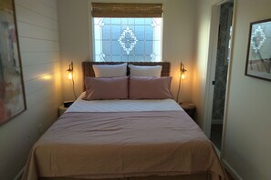 4 habitaciones, tabla de planchar con plancha y cuna de viaje 