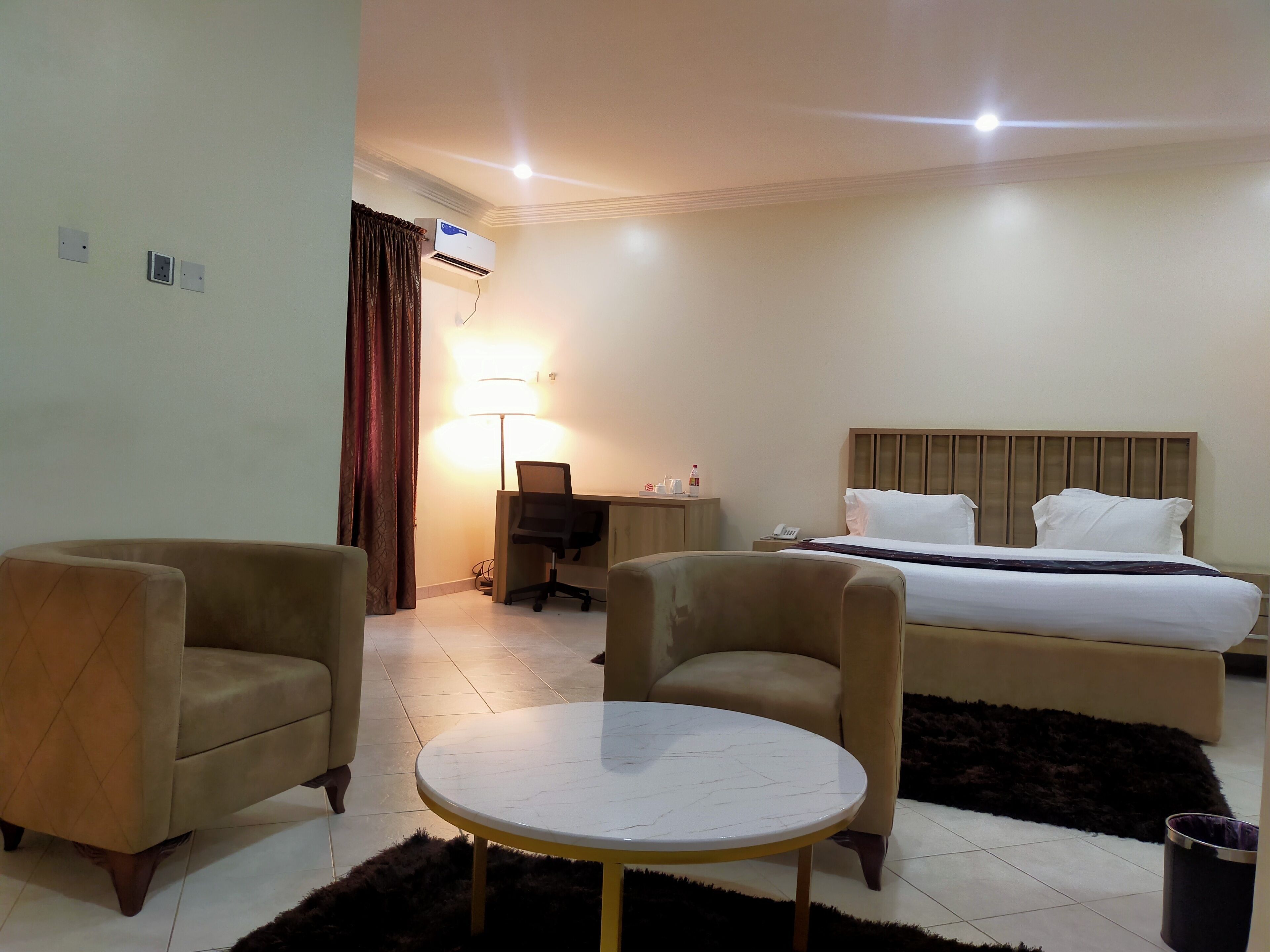 Free WiFi, bed sheets