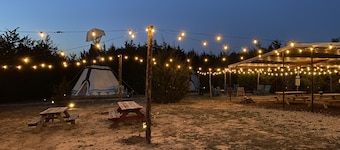 The Arrowhead Tipi Resort - Many Moons - Nomadic Tipis on Lake Tawakoni