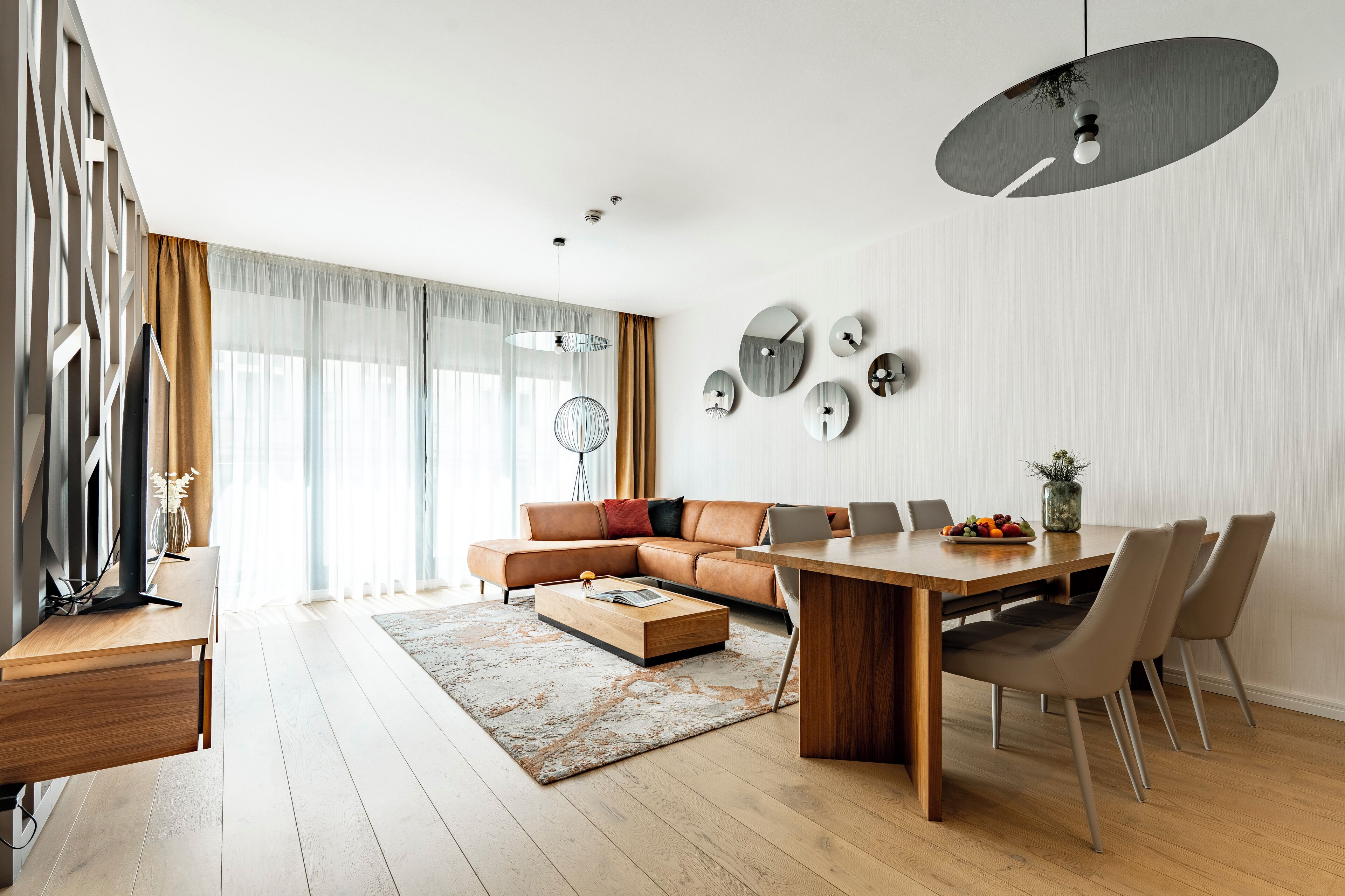 Two bedroom Apartment | Salle de séjour | Télévision LED de 50 pouces avec chaînes par satellite, télévision