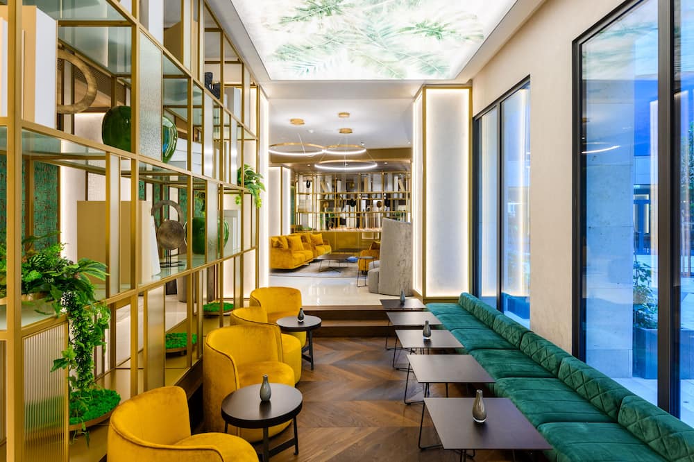 Emerald Downtown Suites