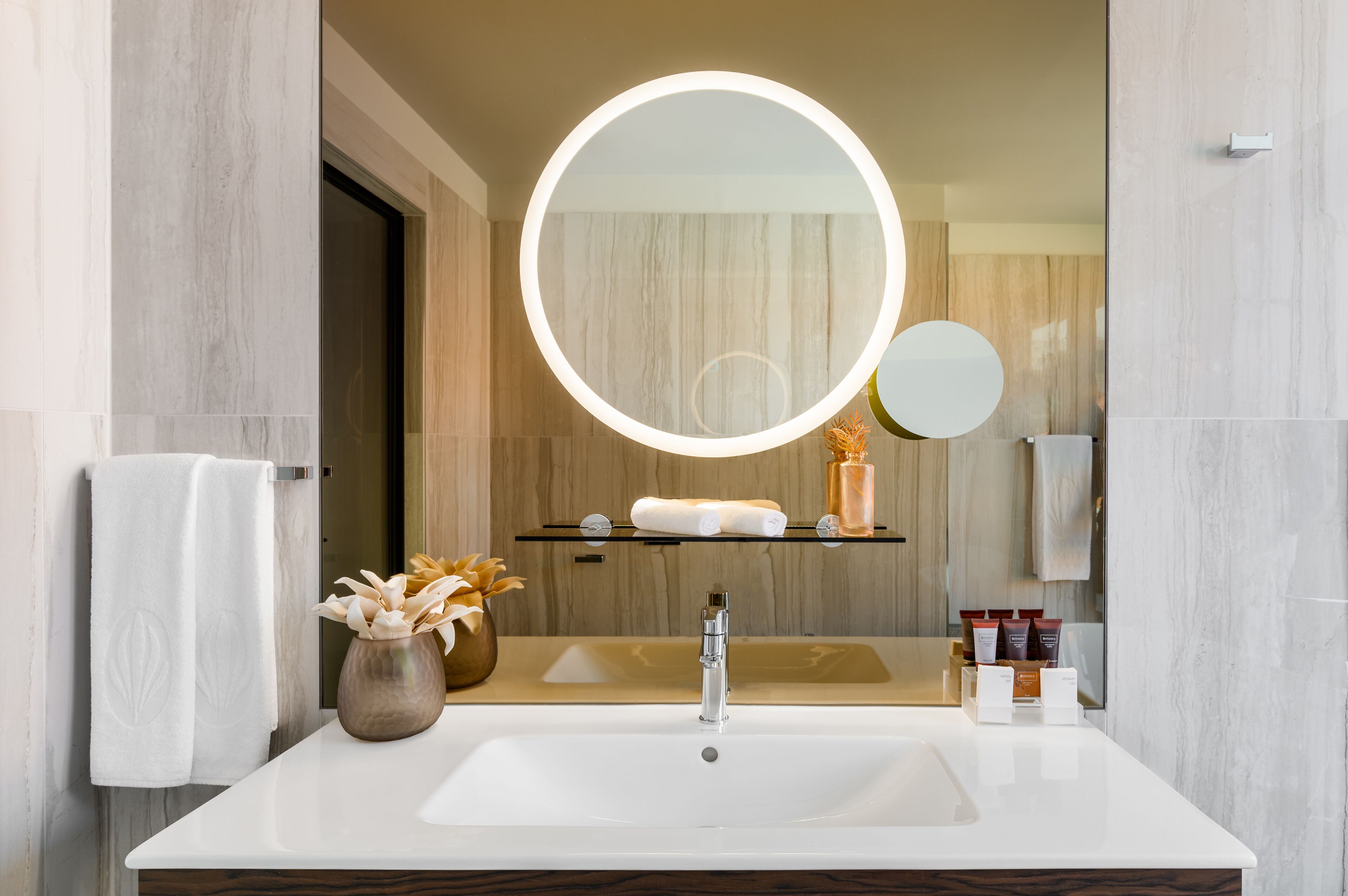 Photo - Emerald Downtown Luxury Suites by Continental Group