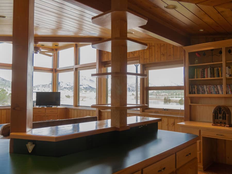 Casa família, lareira, vista para o lago | Área de estar | TV 40 polegadas com canais a cabo, DVD player