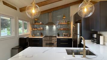 冰箱、微波炉、烤箱、炉灶