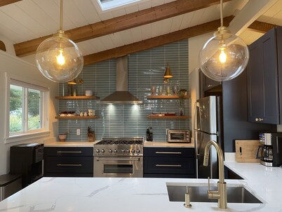 Renovated, Waterfront, Large Private Deep Water Dock, Cowboy Pool, Fire Pit