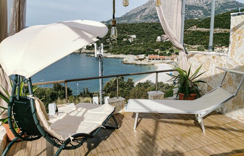 Amazing apartment in Utjeha with house sea view