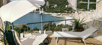 Amazing apartment in Utjeha with house sea view