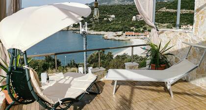 Amazing apartment in Utjeha with house sea view