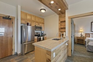 Réfrigérateur, four, plaque de cuisson, lave-vaisselle