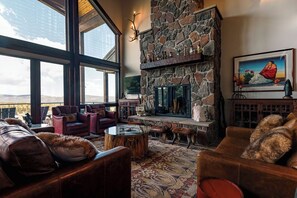 Smart TV, fireplace, DVD player, books