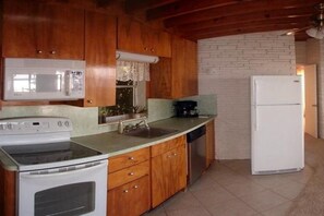 Private kitchen - Visit Old Florida and Come Fish the Best Bass Lake in the Region! (Lake Placid)