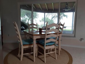 Dining room table - Visit Old Florida and Come Fish the Best Bass Lake in the Region! (Lake Placid)