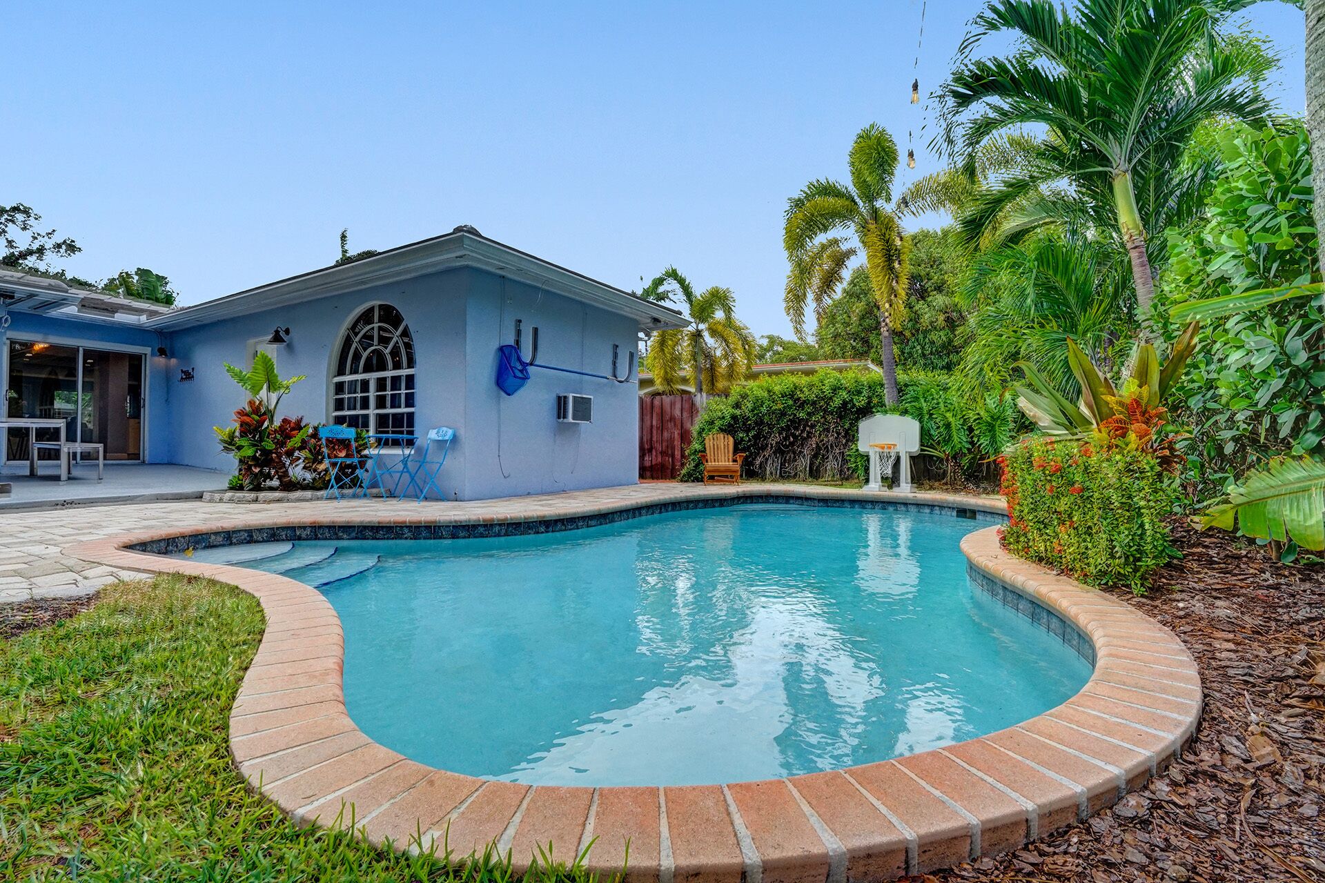 Luxury TROPICAL 3BR Home w/ HEATED POOL, Close to Beach
