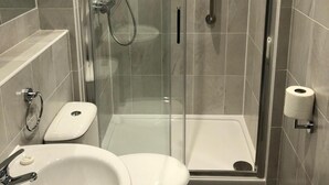 Bathroom - Queens Hotel (Eastbourne)